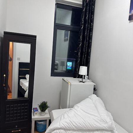 Four Stars Hostel Dubai Eksteriør billede