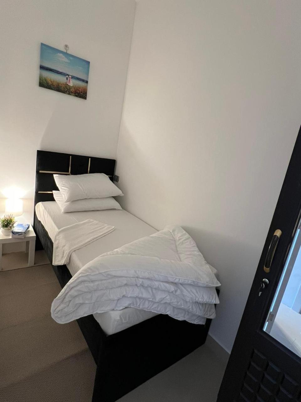 Four Stars Hostel Dubai Eksteriør billede