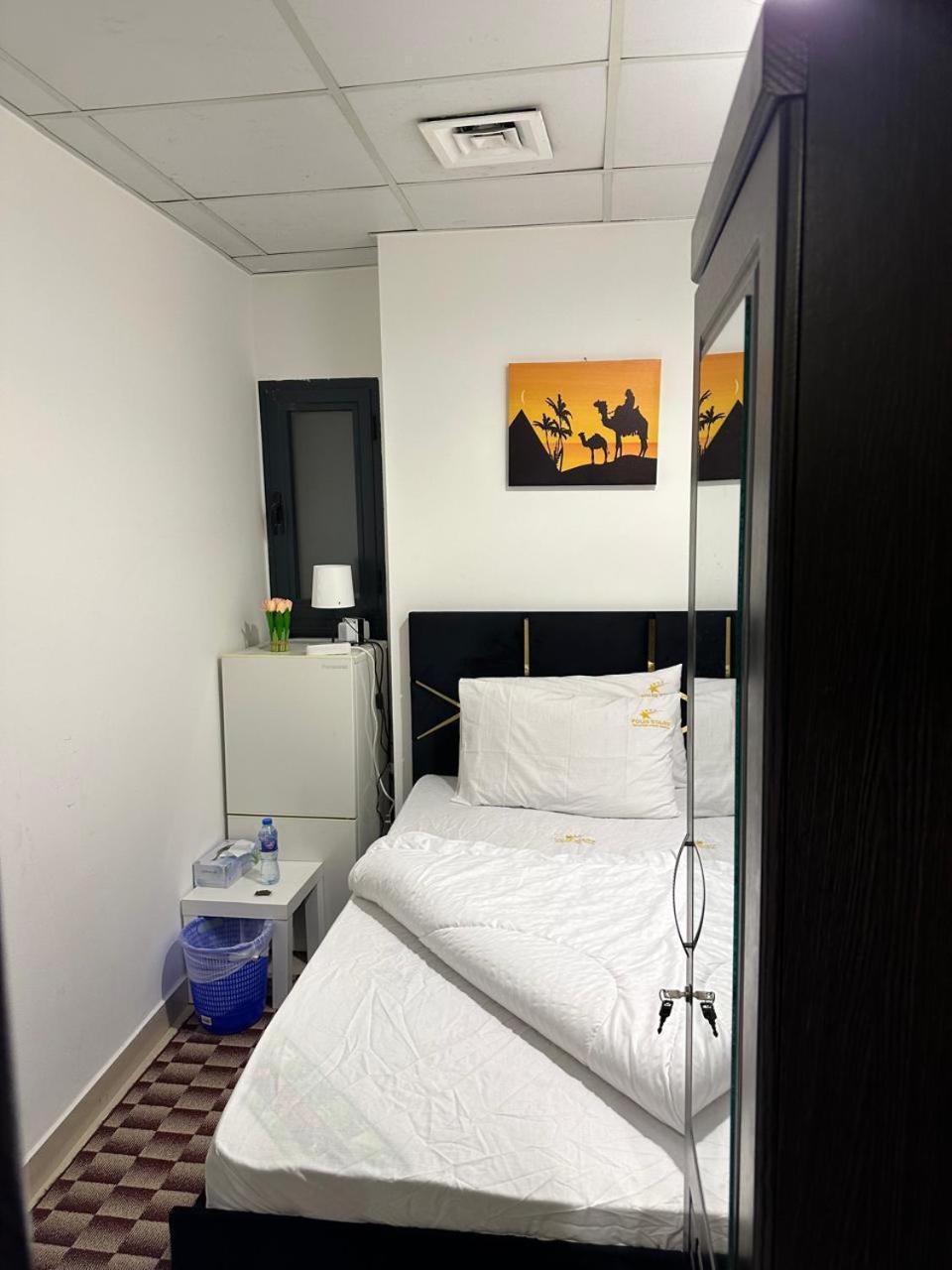 Four Stars Hostel Dubai Eksteriør billede