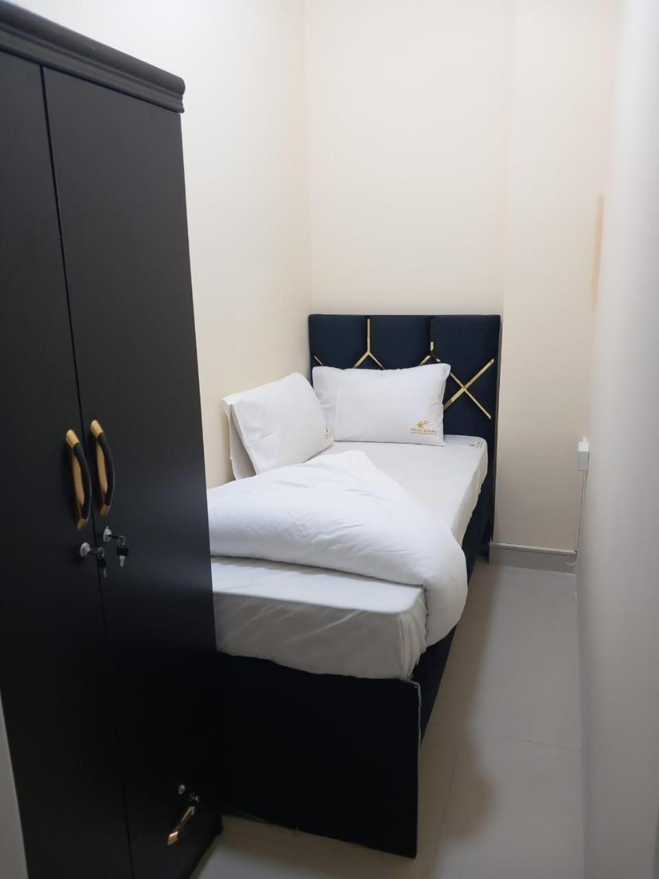 Four Stars Hostel Dubai Eksteriør billede