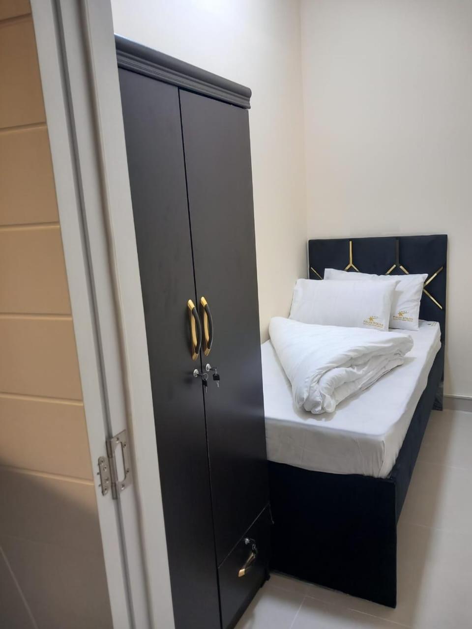 Four Stars Hostel Dubai Eksteriør billede
