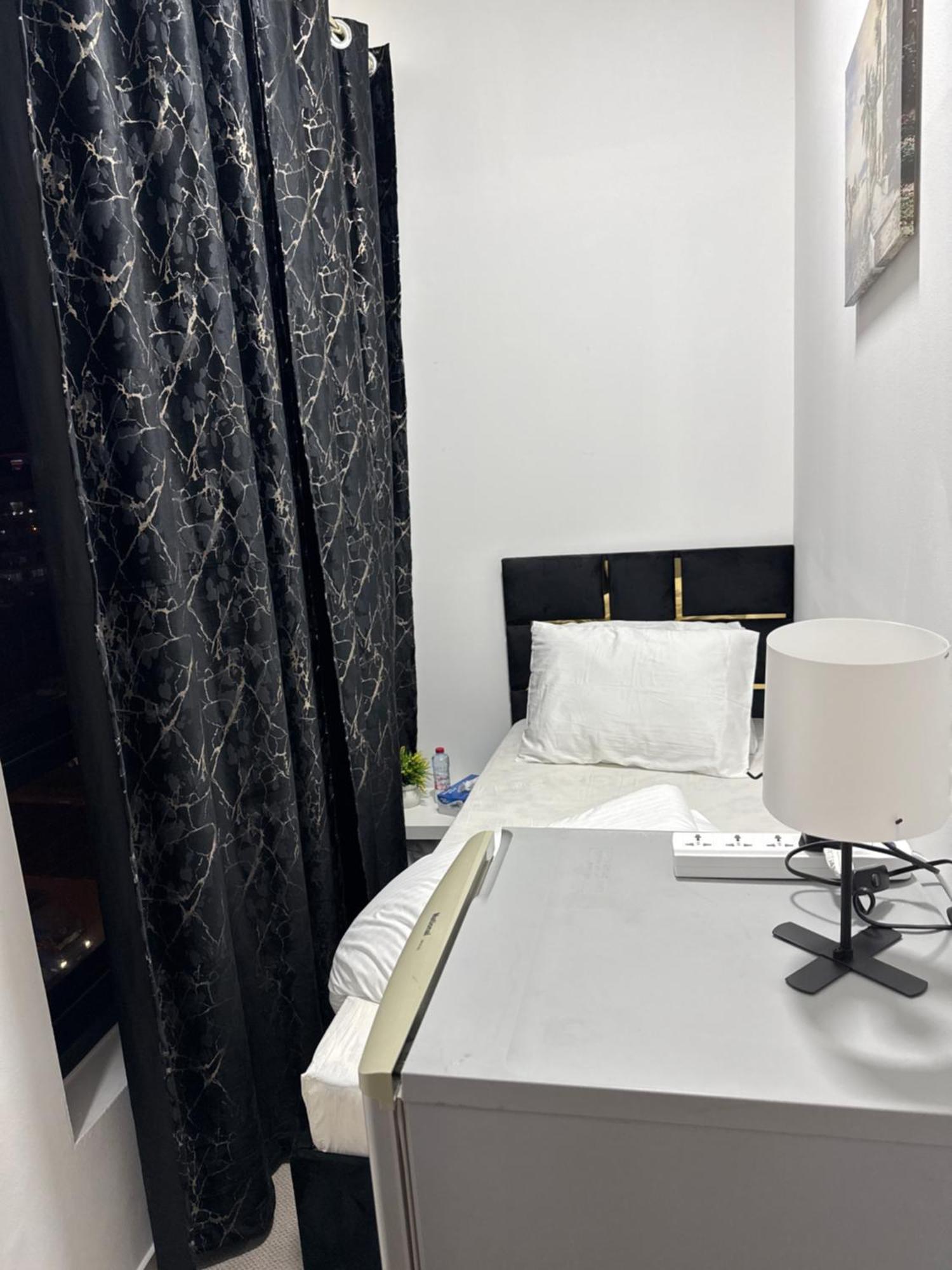 Four Stars Hostel Dubai Eksteriør billede