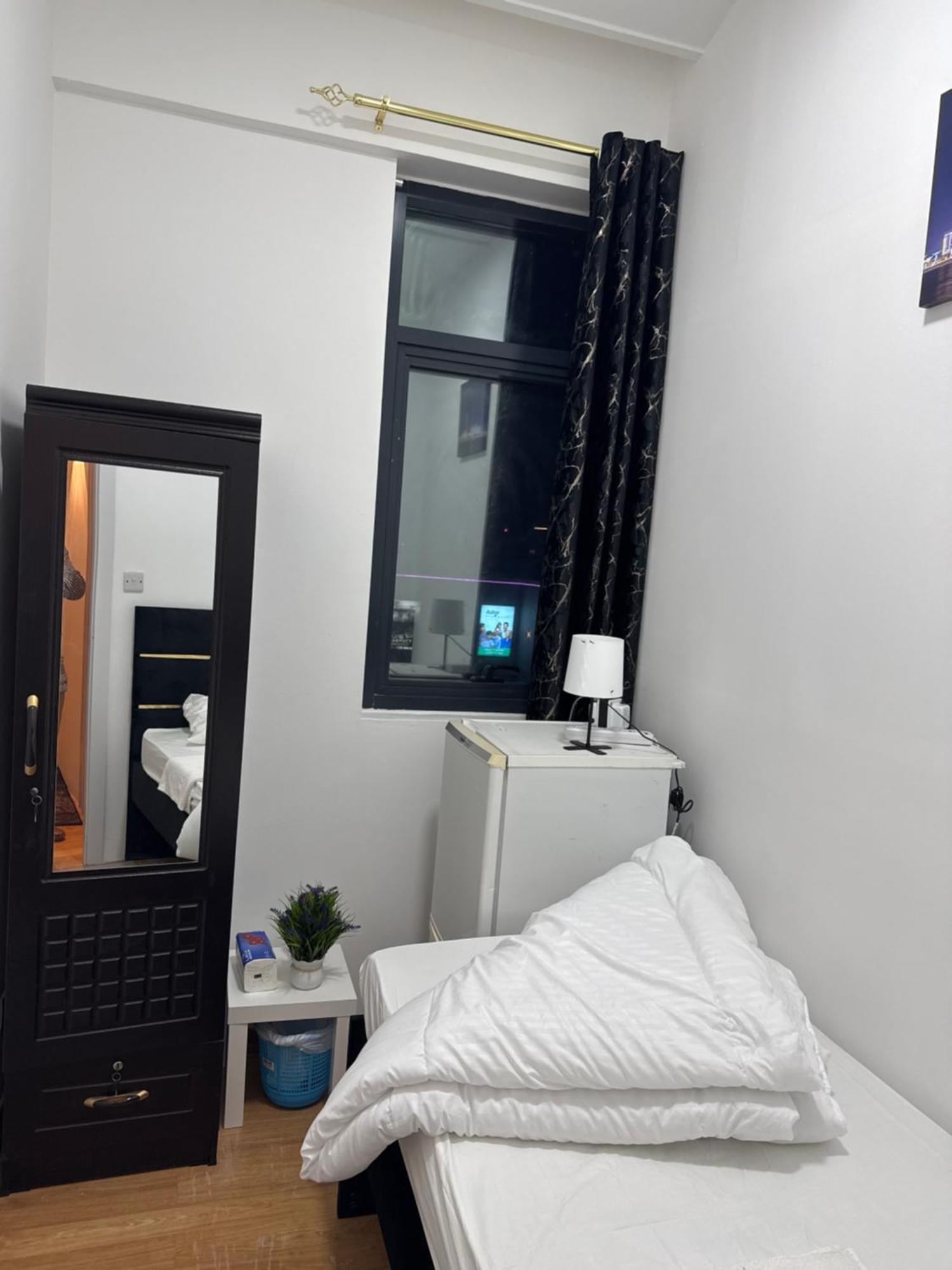 Four Stars Hostel Dubai Eksteriør billede
